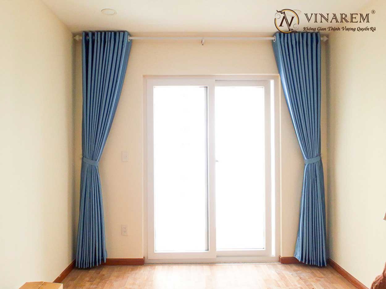 Năm 2024, rèm cửa màu xanh dương là xu hướng không thể bỏ qua trong việc trang trí nội thất. Với sắc màu độc đáo và ánh sáng nhẹ nhàng, rèm cửa màu xanh dương sẽ khiến cho không gian trở nên ấm áp và thân thiện hơn. Hãy cùng ngắm nhìn hình ảnh rèm cửa màu xanh dương lên ngôi để cảm nhận sự tươi mới và tràn đầy năng lượng.